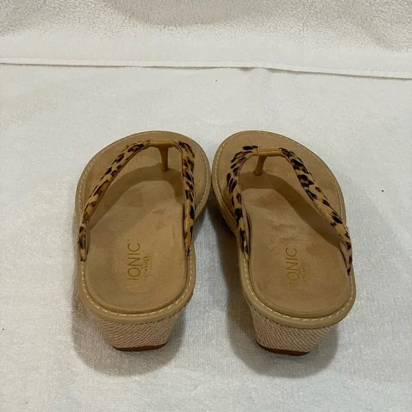 Vionic Grenada Tan Leopard Wedge Sandal size 6 - Picture 5 of 16